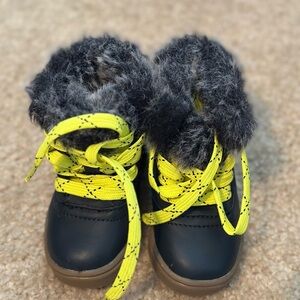 Cat & Jack brand size 4 Toddler Navy snow boots